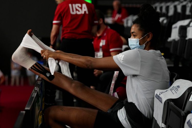 Banged-up US women's volleyball team heads to quarters